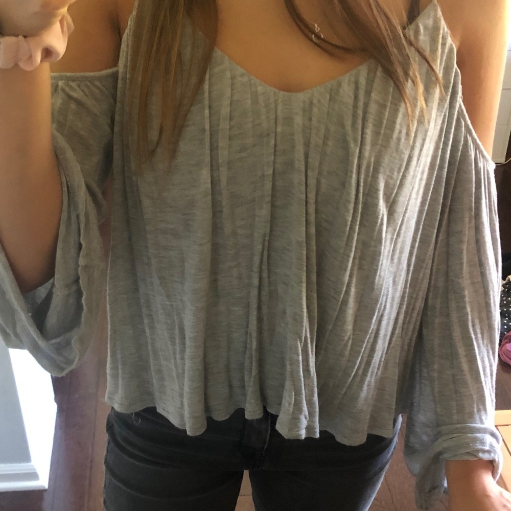 Grey cold shoulder flowy blouse